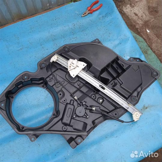 Стеклоподъемник электр. передний правый Mazda CX