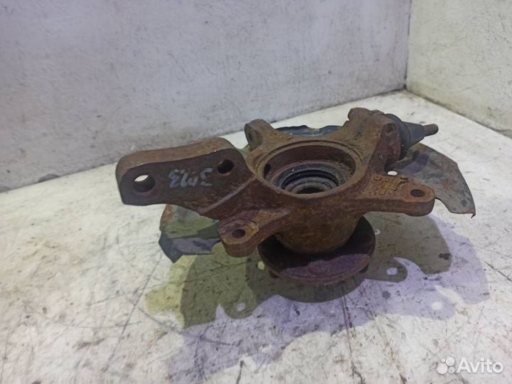 Кулак передний левый 28012FC050