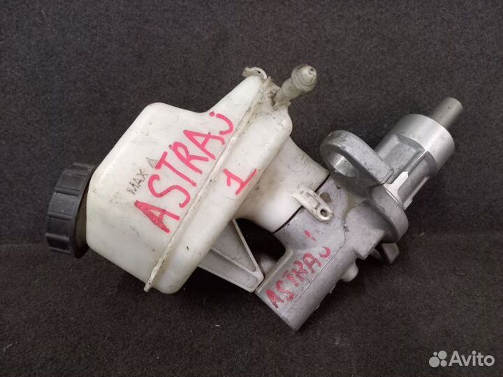 Главный тормозной цилиндр Opel Astra J