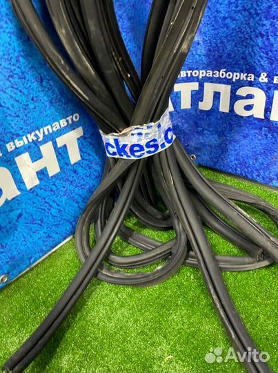 Уплотнительная резинка боковой двери Mazda 3 BK Z6