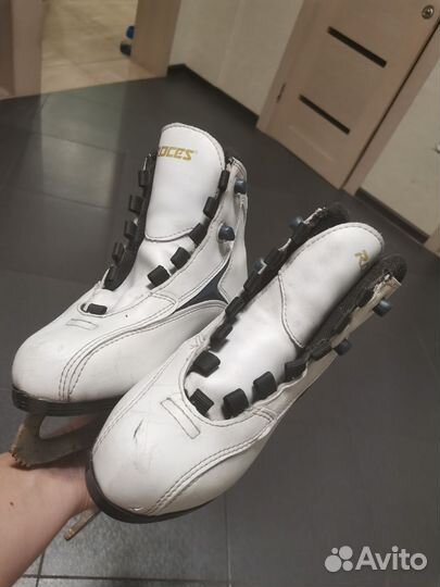 Коньки фигурные женские