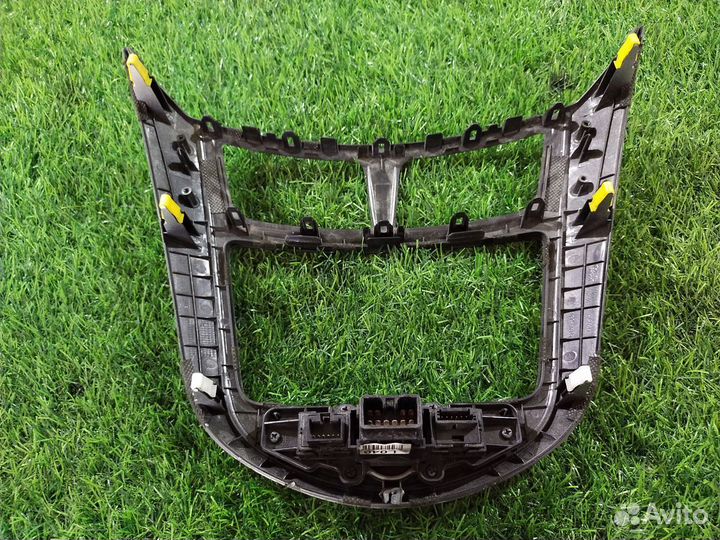 Рамка магнитолы Hyundai Solaris I