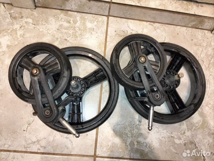 Колёсики от детской прогулочной коляски