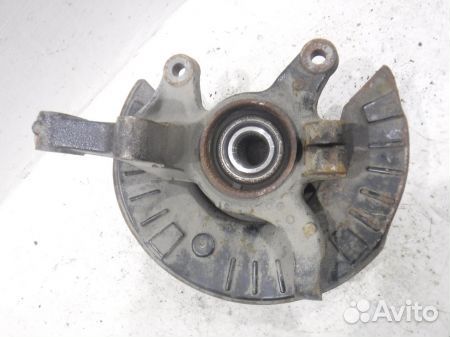 Кулак передний правый