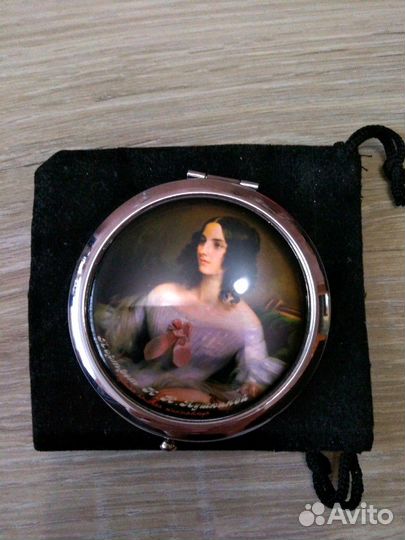 Дамское зеркальце