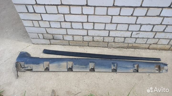 Штатный левый порог на Рено Дастер 1 поколения