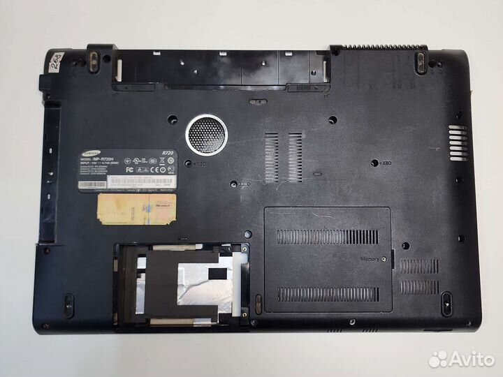 Нижняя часть корпуса, поддон ноутбука Samsung R720