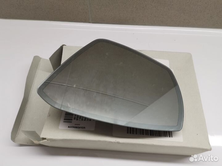 Зеркальный элемент правый левый Skoda Octavia A7