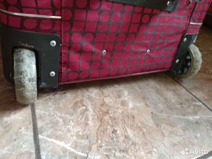 Чемодан на колесиках 65х40 Подвезти могу