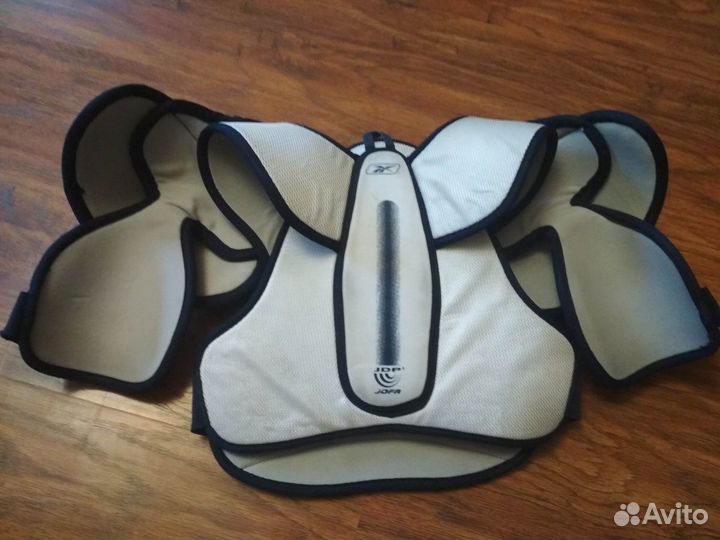 Хоккейную экипировку форму детскую 7-14лет коньки