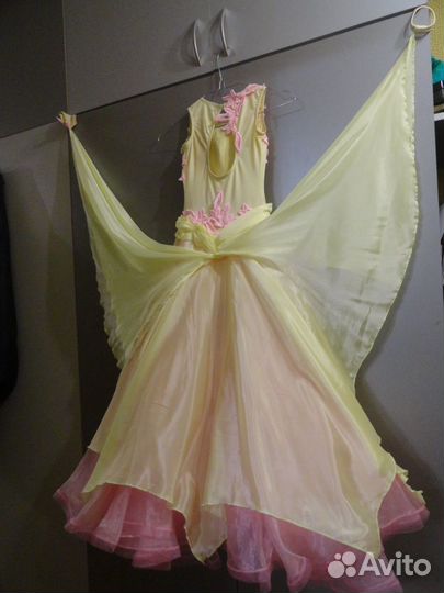 Продаю платье стандарт Ю-1