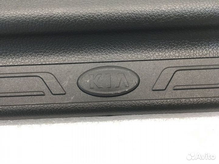 Накладка на порог салона передняя правая Kia