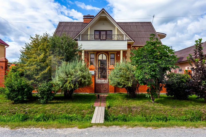 Дом 371,6 м² на участке 11,8 сот.