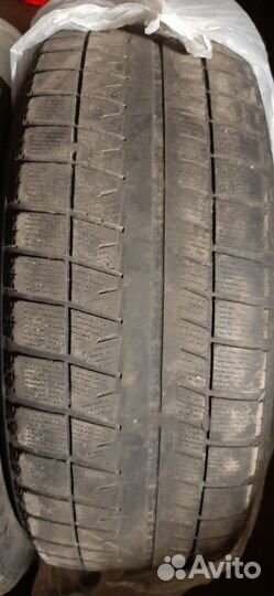Bridgestone Blizzak Revo GZ 215/60 R16