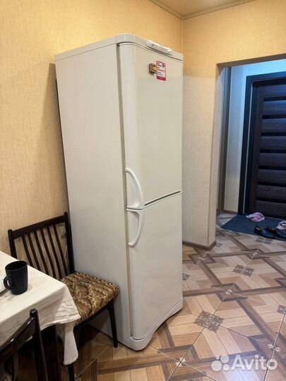 Холодильник бу indesit