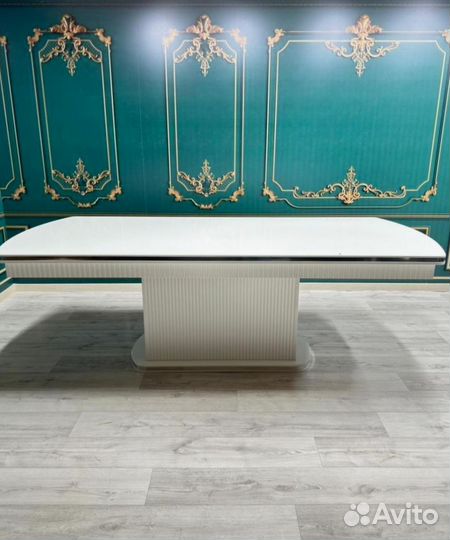 В наличии стол