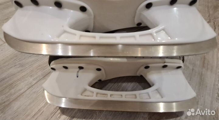 Коньки хоккейные