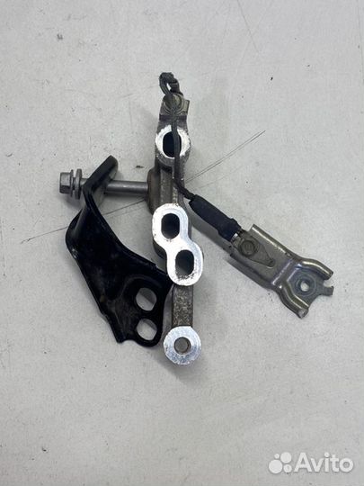 Крепление подушки двигателя переднее правое Toyota