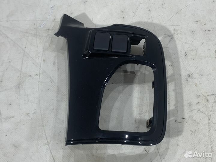 Накладка торпедо левая Mitsubishi Outlander 3