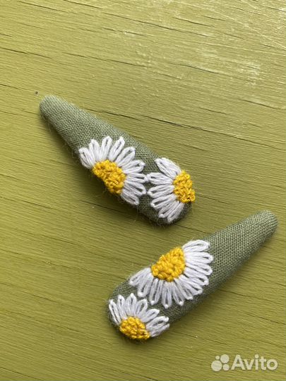 Бантик заколка шмель и ромашки ручная работа
