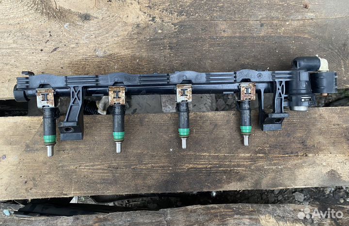 Топливная рампа,форуснки Ford Focus 2 1.6 рест