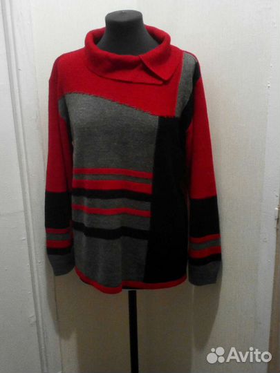 Свитер вязанный