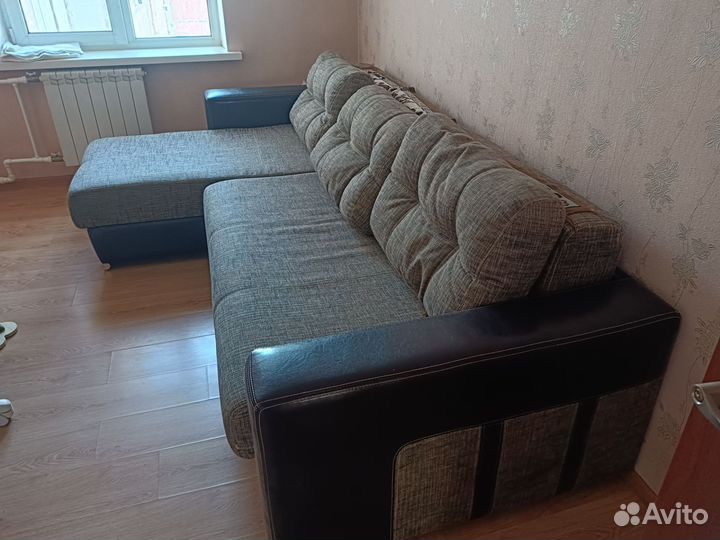 Большой угловой диван