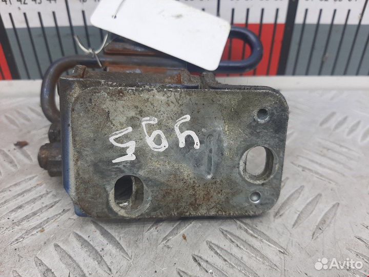 Петля двери передней левой для Volkswagen Passat 5