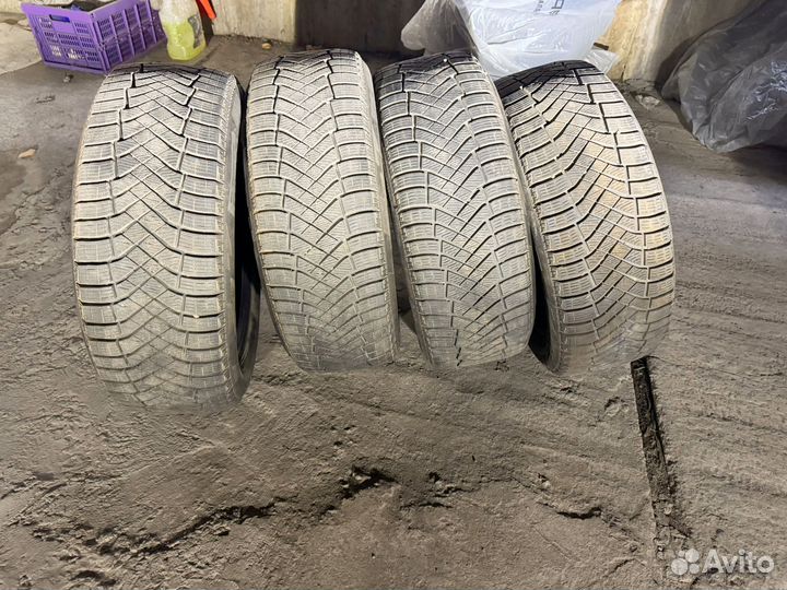 Pirelli Ice Zero FR 225/55 R18 104H