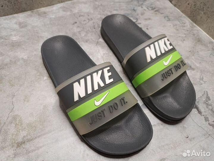 Сланцы Nike серые