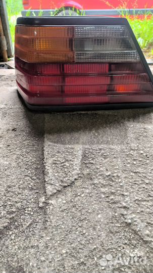 Задний фонарь Mercedes 124