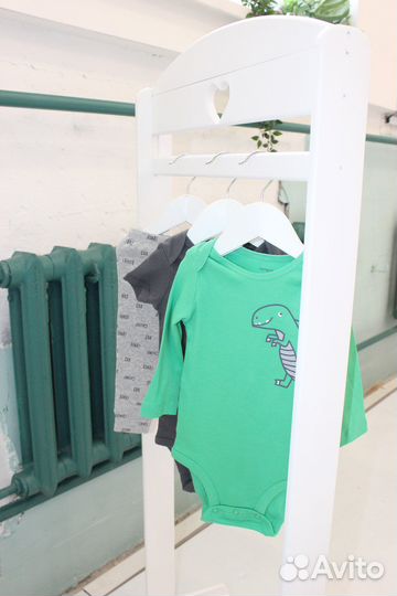 Комплект с динозаврами новый carters