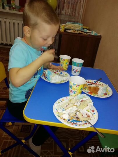 Продам стол детский