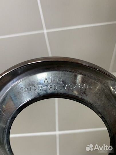 Рамка противотуманной фары правая Toyota Land