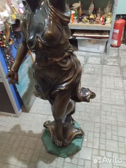 Бронзовая статуэтка