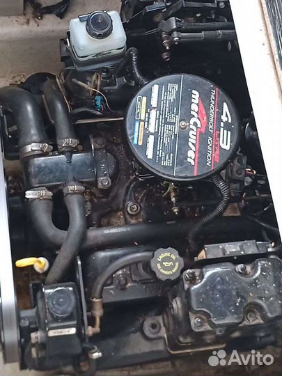 Яхта каютный катер Bayliner 2355