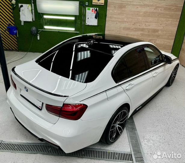 Фирменные наклейки (полосы на BMW F30)