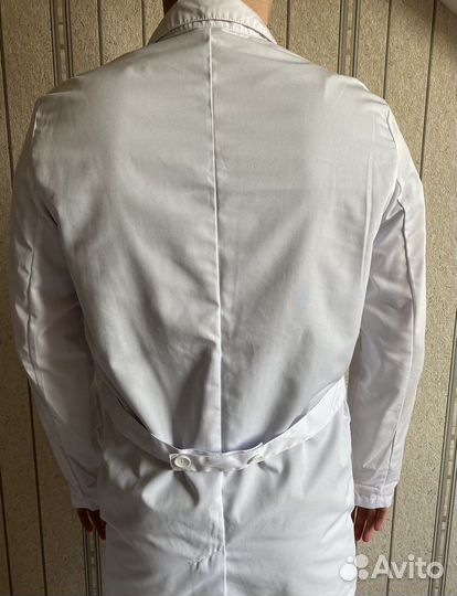 Белый медицинский халат