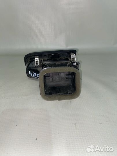 Volkswagen Polo 09- Дефлектор воздушный правый 429