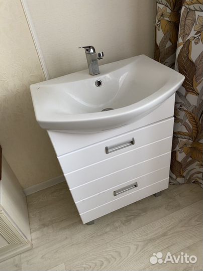 Раковина с тумбой