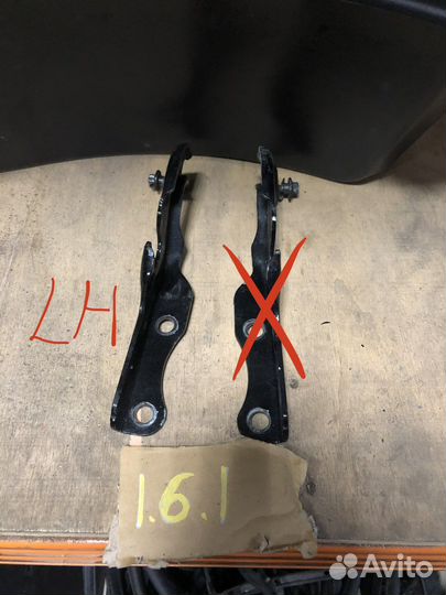 Петля капота jeep wk2 grand cherokee