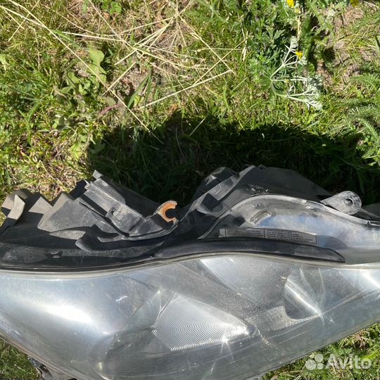 Фары на Lexus is250 2008 года