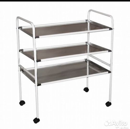 Медицинский столик на колесиках