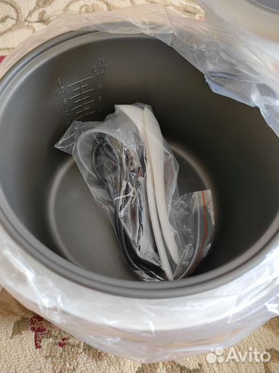 Мультиварка новая