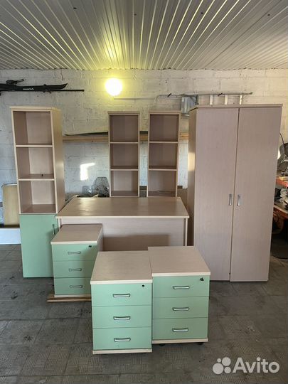 Набор офисной мебели