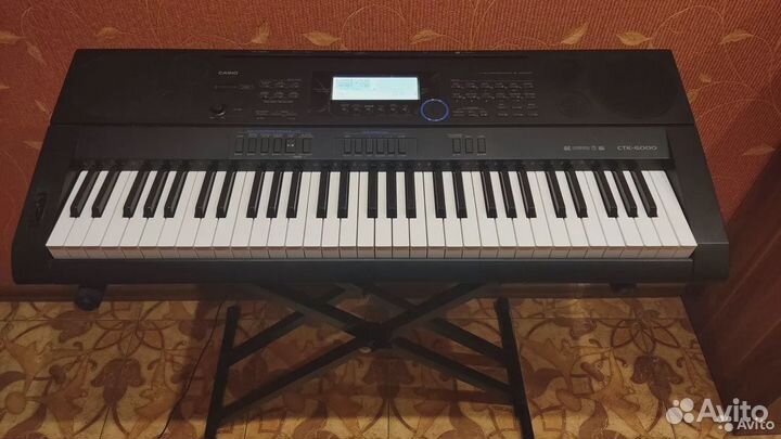 Синтезатор Casio + сустейн + чехол + подставка