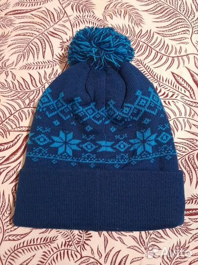 Шапка перчатки и три значка зенит