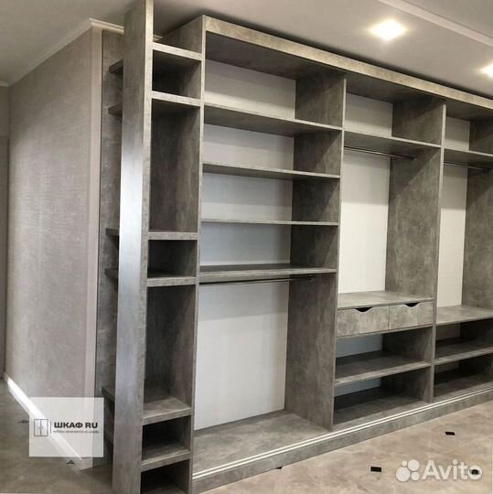 Шкаф белый распашной