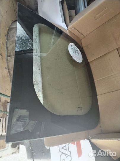 Стекло распашной двери рено Кангу 2