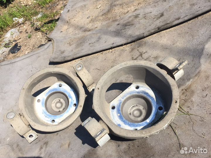 Кронштейн опоры амортизатора задний Ауди Q-7